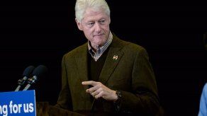 Bill Clinton realiza primer acto de campaña en solitario a favor de Hillary