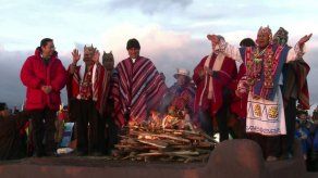 Morales festeja récord en el poder con sones de campaña por nueva reelección