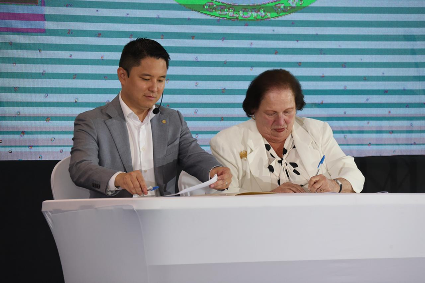 Firma del memorandúm que abrirá el Panama American Center en la provincia de Colon