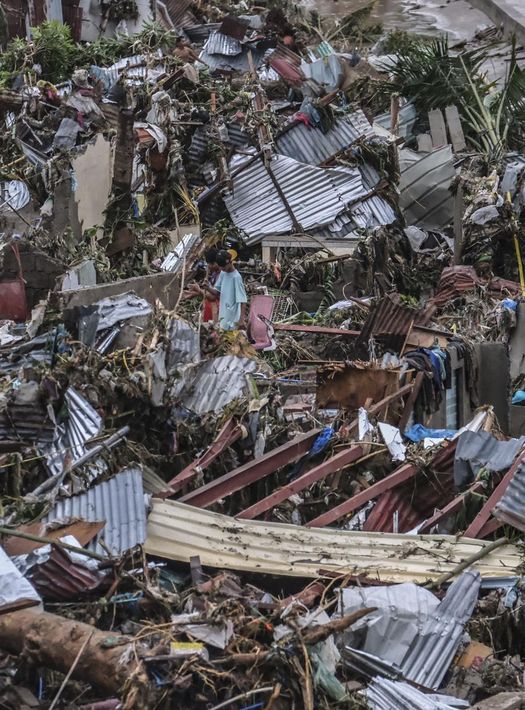 Tifón Kalmaegi golpea Vietnam con vientos de 205 km/h Tifón Kalmaegi golpea Vietnam con vientos de 205 km/h