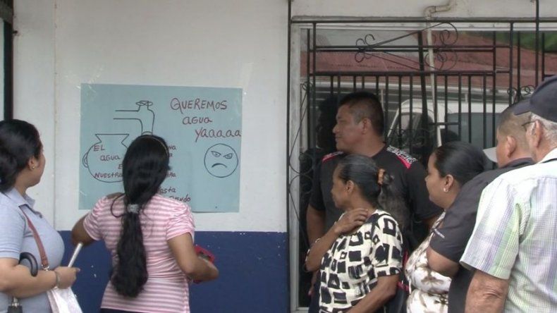 Residentes de Changuinola tienen más de 15 días sin agua, exigen nueva potabilizadora