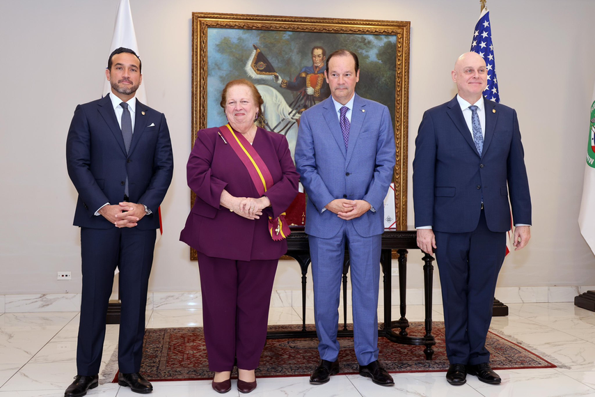 Embajadora de Estados Unidos Mari Carmen Aponte