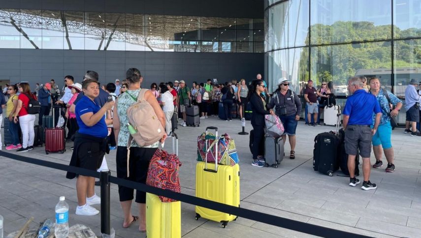 Turistas iniciarán su itinerario de viaje a bordo del del Viking Mars y el Norwegian Joy