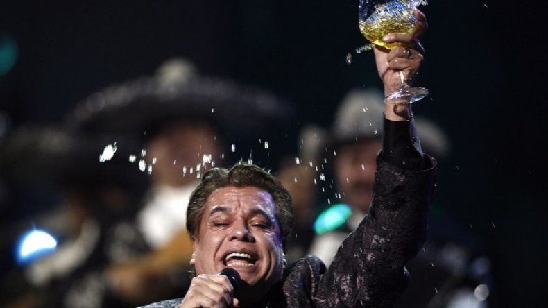 Restos de Juan Gabriel estarían con sus familiares