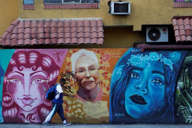 Artistas plasman en murales la historia étnica de Panamá