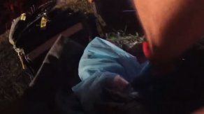 Difunden video de rescate de una bebé abandonada en bolsa de plástico en EEUU
