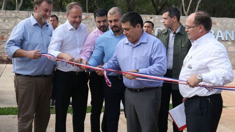 Cartes acude a una de sus últimas inauguraciones antes de ceder el poder