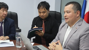 Director de la Autoridad de Aseo junto a miembros de Corea basura