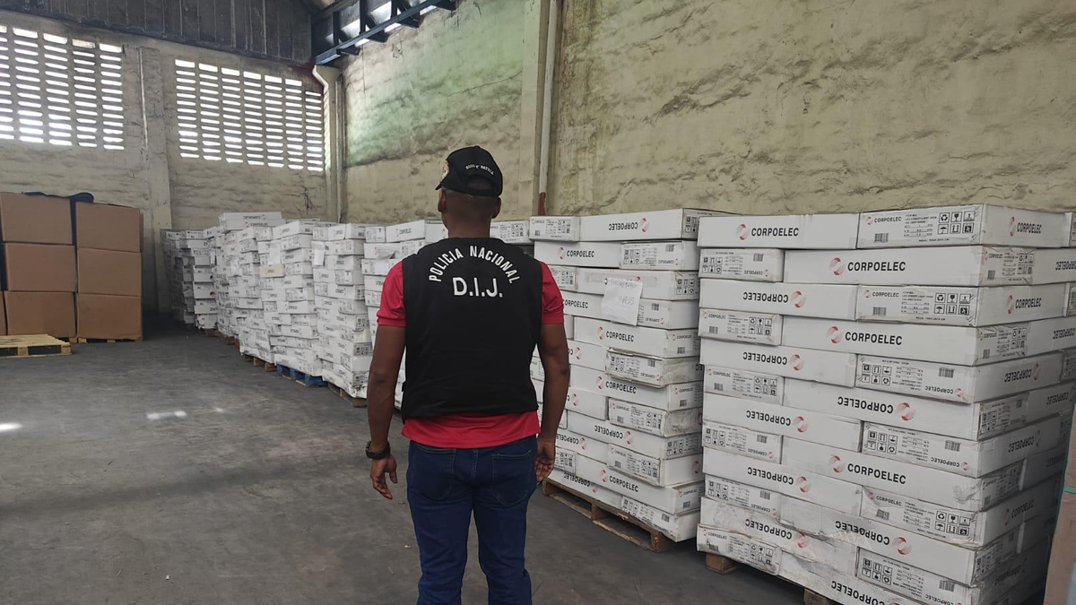 Hallan cuatro contenedores con unos 5 mil artículos Hallan cuatro contenedores con unos 5 mil artículos