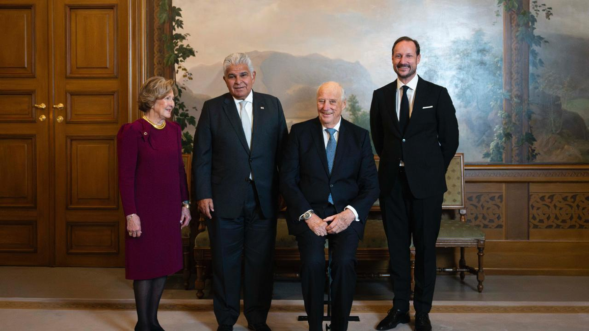 Presidente Mulino se reúne con el rey Harald V durante ceremonia Presidente Mulino se reúne con el rey Harald V durante ceremonia