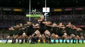Los ingleses desafiaron el haka de los All Blacks antes de su semifinal
