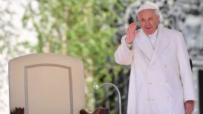 Papa no recibirá más políticos argentinos por un tiempo