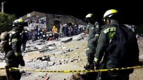 Suben a 10 los muertos por colapso de edificio en Colombia
