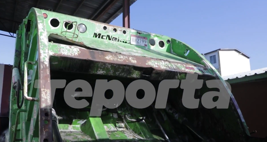 Camiones recolectores de basura perdidos de la Autoridad de Aseo