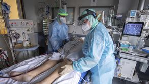 La agencia nacional de control de enfermedades confirmó 220,048 nuevos contagios el viernes.