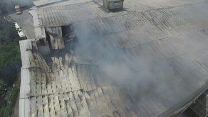 Bomberos logran control de incendio en supermercado El Fuerte tras ocho horas de labor