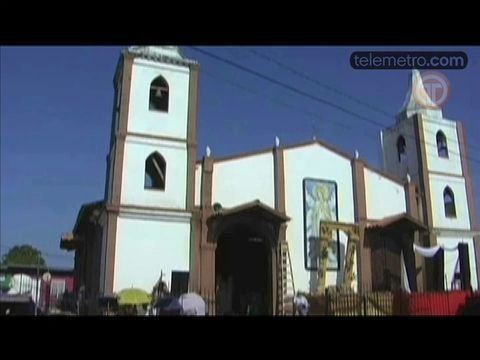 Fieles mantienen viva la tradición de la visita a Las 7 casas