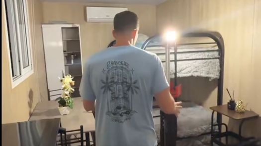 Mayer Mizrachi anuncia entrega de casa donadas.
