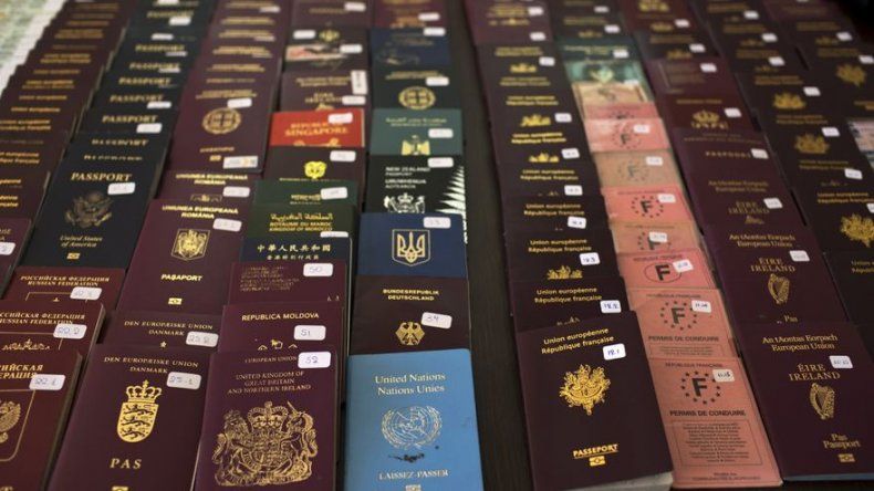 Del bote al avión: Las nuevas rutas de migrantes a Europa