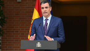 Pedro Sánchez, presidente del gobierno español, adelanta elecciones legislativas.