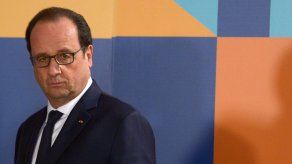 Hollande lanza llamado al parlamento británico para que apruebe bombardeos en Siria