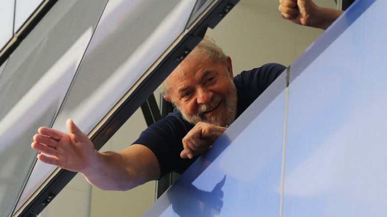 Manifestantes toman propiedad que llevó a Lula a prisión