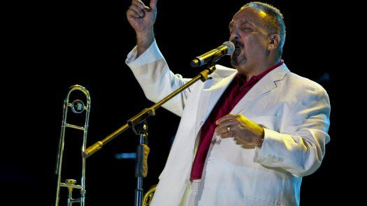Willie Colón sufre accidente de tránsito junto a su esposa, su estado es grave