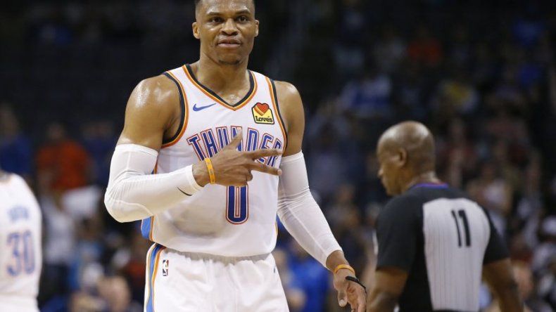 Con triple doble de Westbrook, Thunder vence a Lakers