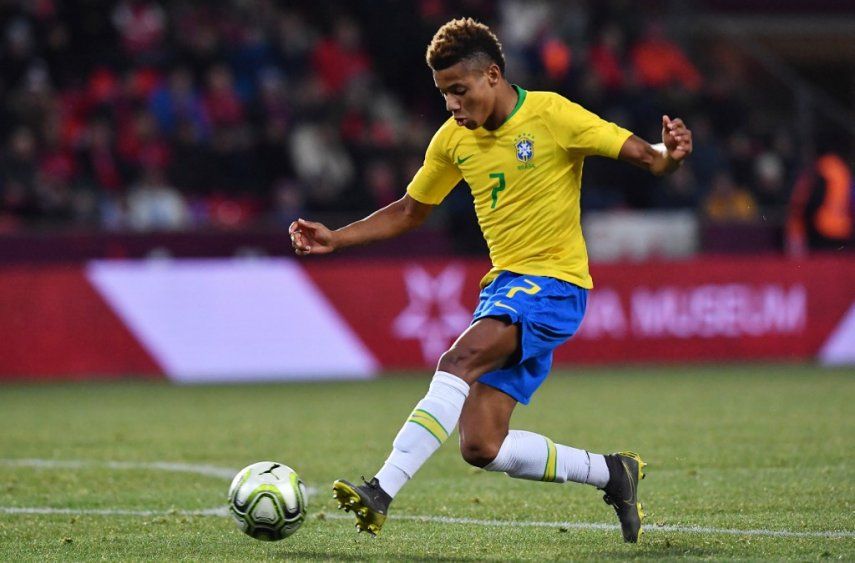 Brasil: Neres (Ajax) y Arboleda (Sao Paulo) pescados en fiesta clandestina