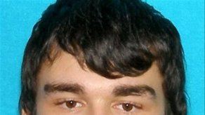 Hombre esposado se roba auto patrulla en EEUU