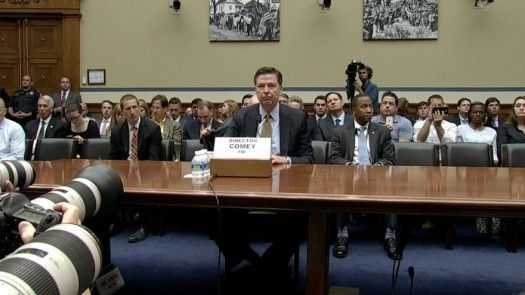 FBI confirma que no demandará Clinton por sus correos