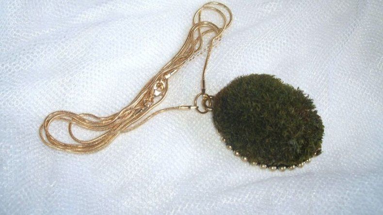 Joyas decoradas con plantas vivas, la última moda en Portugal