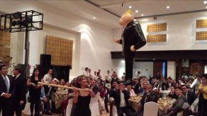 Senadores izquierdistas de México desatan su ira contra piñata de Trump