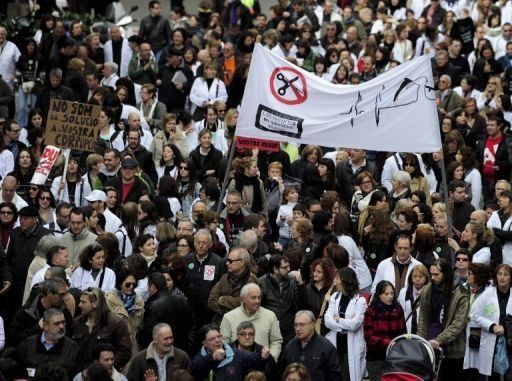 Nuevas mareas blancas en España para defender la salud pública