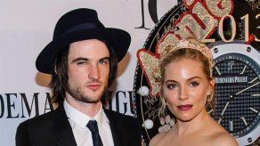 Sienna Miller y Tom Sturridge no rompieron antes por el bien de su hija