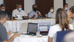 El Ministro de Salud, Luis Francisco Sucre, autoridades de salud y empresarios de la provincia de Veraguas se reúnen.