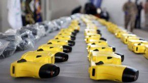 Miembros de la fuerza pública son capacitados y dotados con pistolas taser