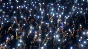 Madres se manifiestan a favor de jóvenes de Hong Kong
