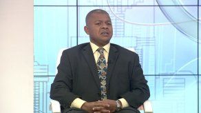 Capitanes de remolcadores niegan paralización de tránsito de buques en el Canal