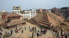 Nepal pide levantar advertencias a viajeros tras terremoto