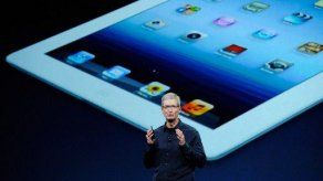 El director de Apple Tim Cook sale de la sombra de Steve Jobs