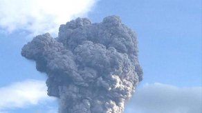 Volcán Santiaguito de Guatemala explosiona y lanza ceniza que llega a México