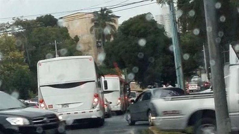 Estudiantes de la UP cierran la vía Transístmica, exigen terreno para laboratorios