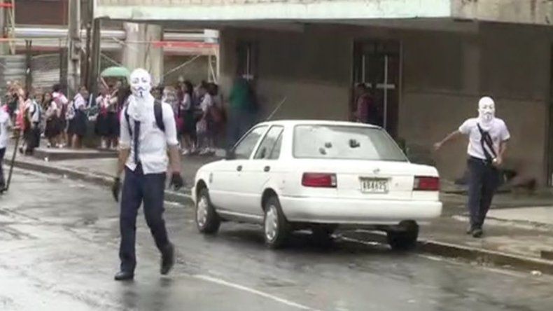 Meduca no descarta expulsar a unos 20 estudiantes por protestas en el IN