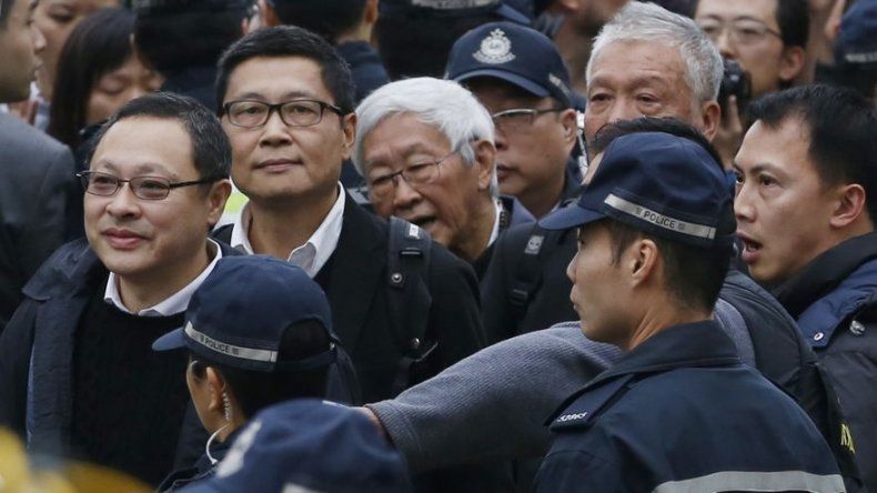 Líderes activistas de Hong Kong son rechazados por la policía