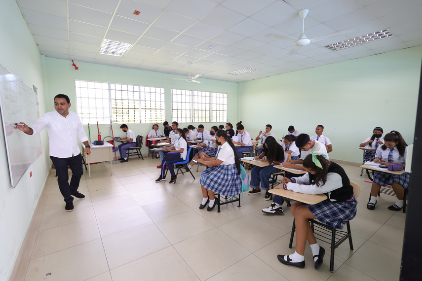 MEDUCA envía a las últimas posiciones docentes de concursos a provincias