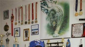 Adolescente de 14 años publica libro; se graduará de universidad