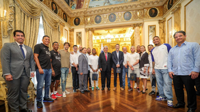 Presidente José Raúl Mulino junto con la Selección de Panamá.