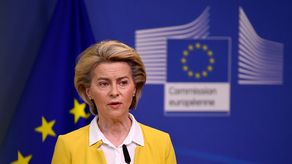 las normas de la taxonomía.El sistema de etiquetas verdes de la Comisión Europea define qué se considera una inversión en energías sostenibles.