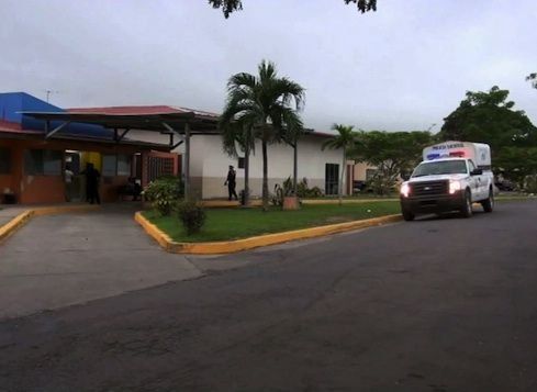 Bomberos de Penonomé logran rescatar a recién nacida que cayó a letrina